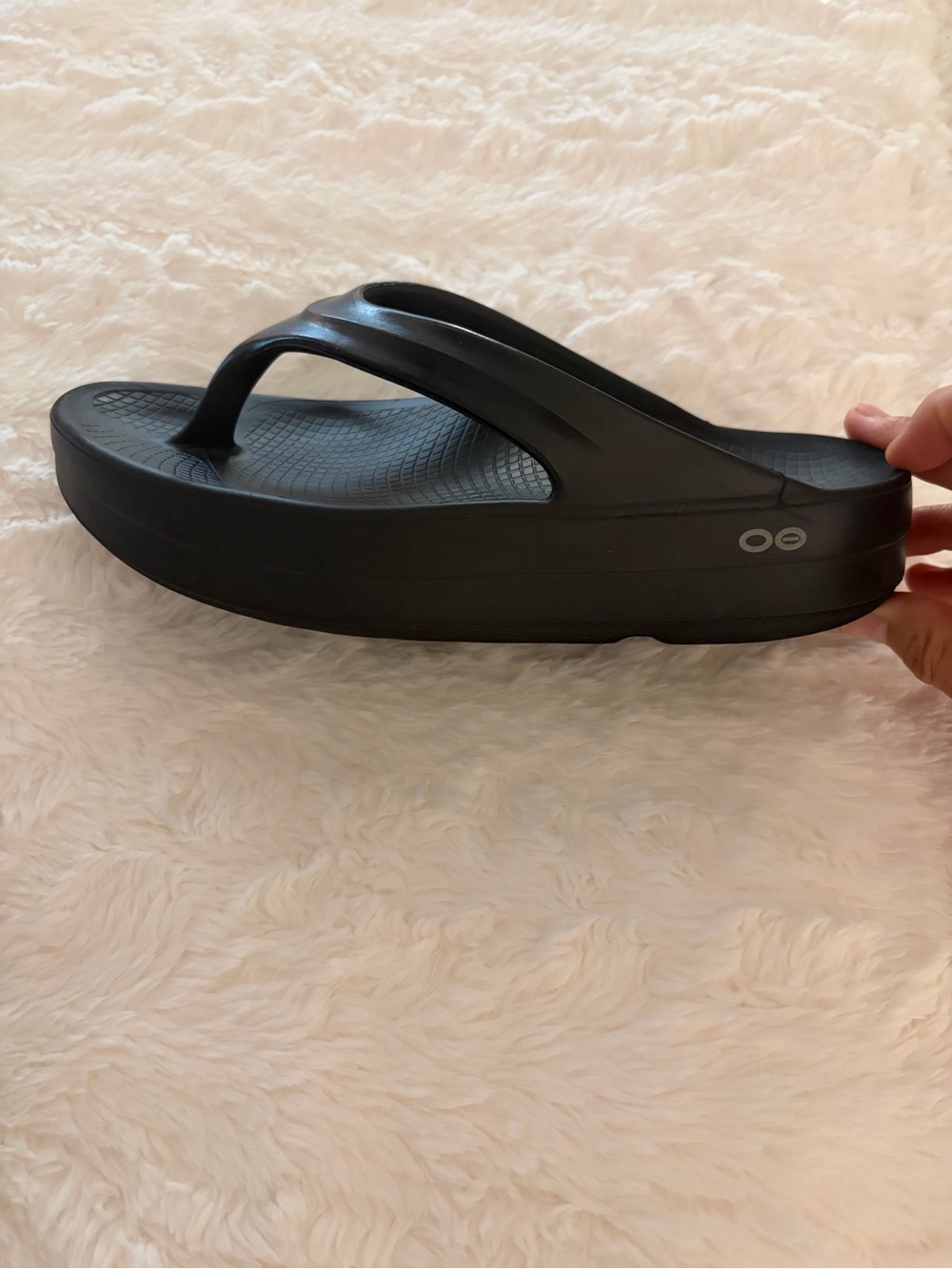 OOFOS Black Women's OOmega OOlala Recovery Flip Sandal